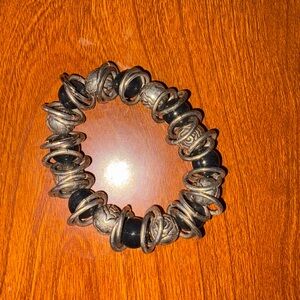 Beaded Bracelet Women OS Black Silver Excellent Floral Gothic Chunky
